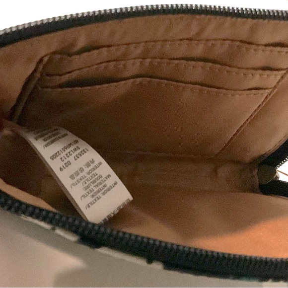 NWOT Fossil Eliza Wristlet Dark Floral - Picture 5 of 5